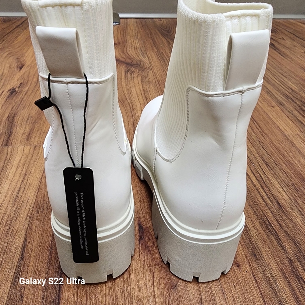 WHITE boots Brand New - Picture 5 of 8